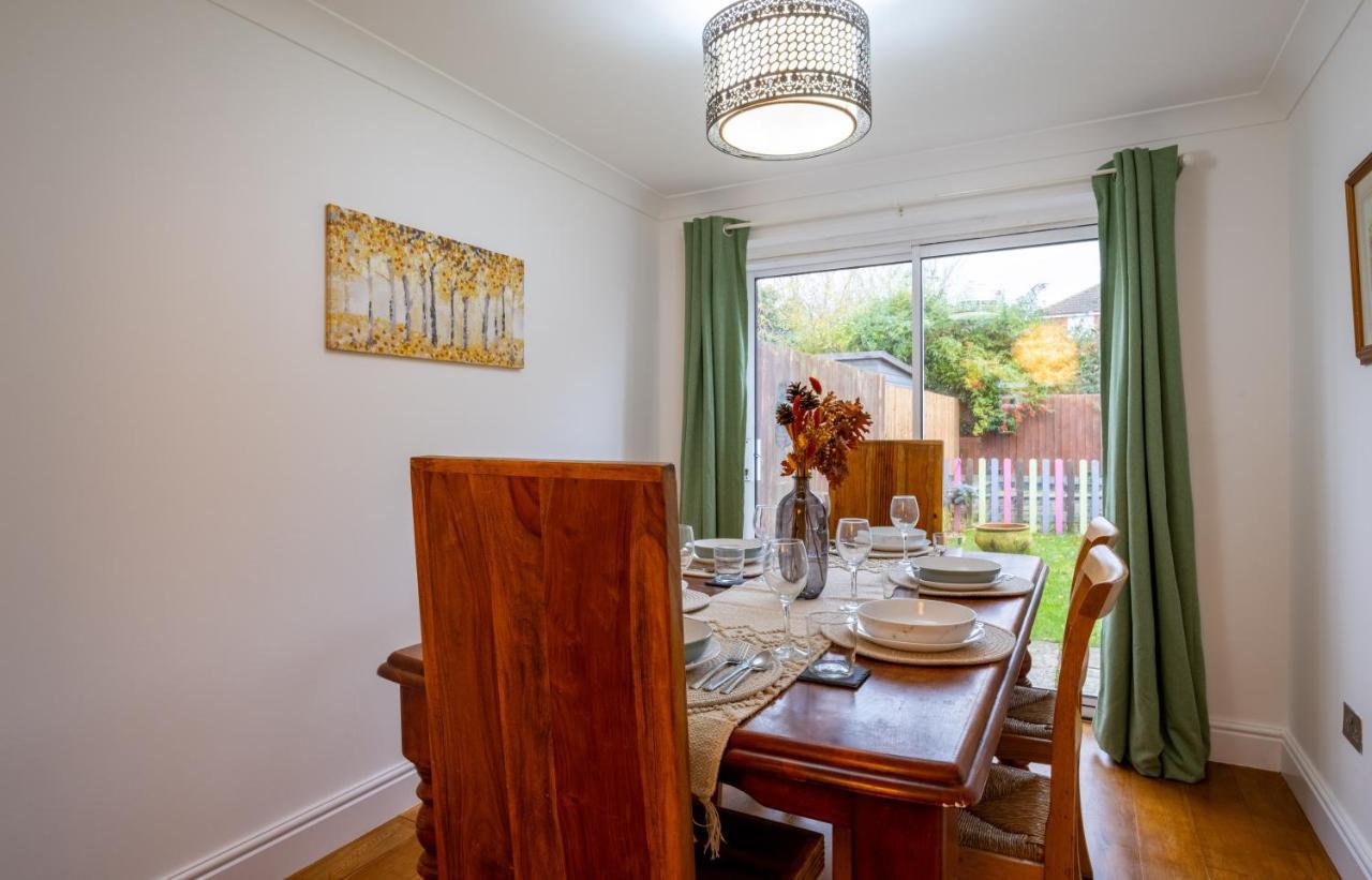 Beautiful House In South Cambridge, 14-Min Drive To The City Centre, Free Parking, No Sofabeds, Sleeps 6 Exterior photo