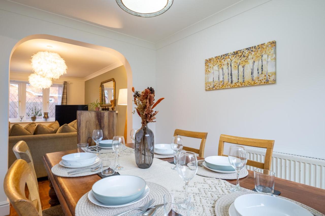 Beautiful House In South Cambridge, 14-Min Drive To The City Centre, Free Parking, No Sofabeds, Sleeps 6 Exterior photo