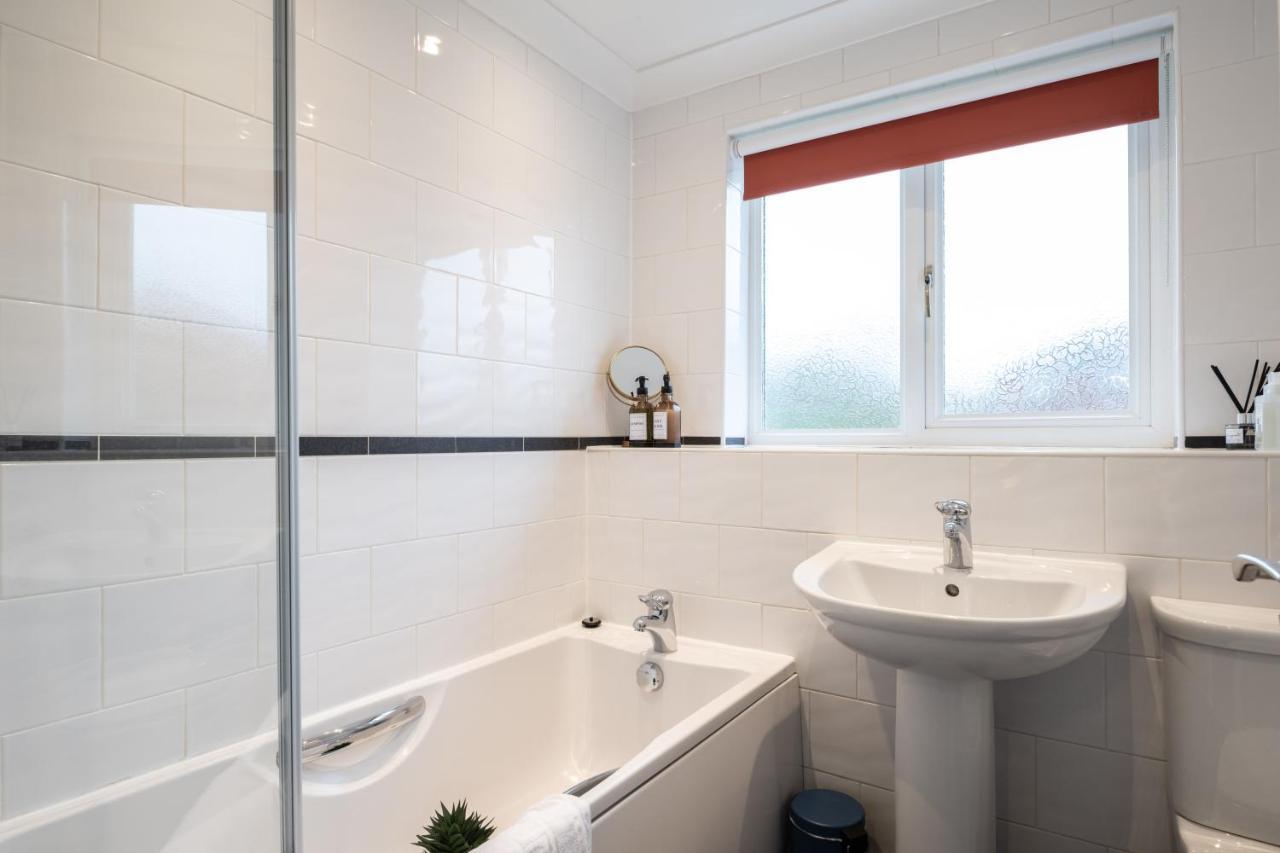 Beautiful House In South Cambridge, 14-Min Drive To The City Centre, Free Parking, No Sofabeds, Sleeps 6 Exterior photo
