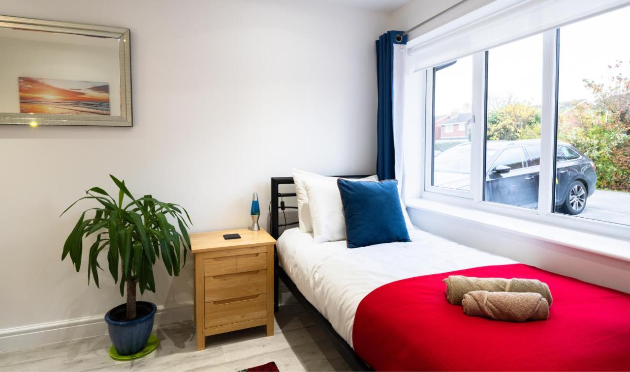 Beautiful House In South Cambridge, 14-Min Drive To The City Centre, Free Parking, No Sofabeds, Sleeps 6 Exterior photo